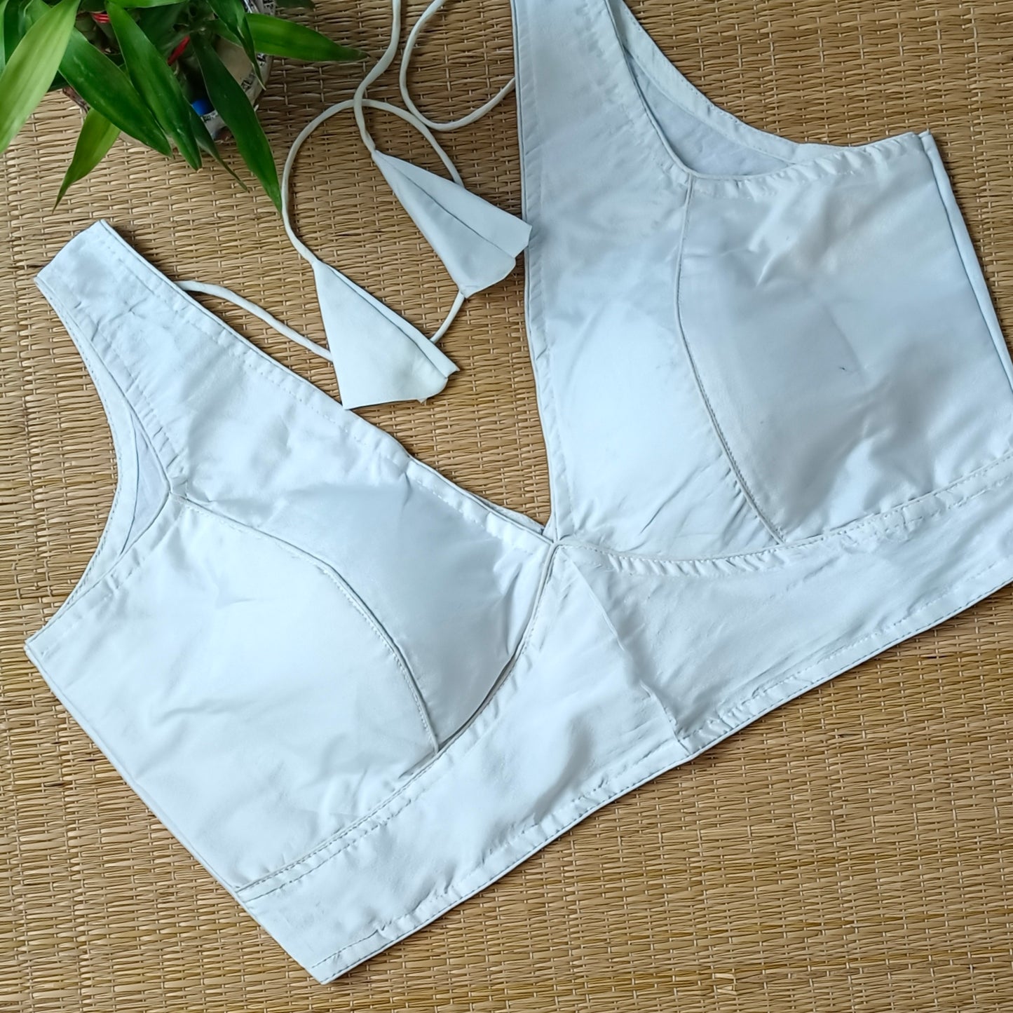 White plain V-neck sleeveless blouse