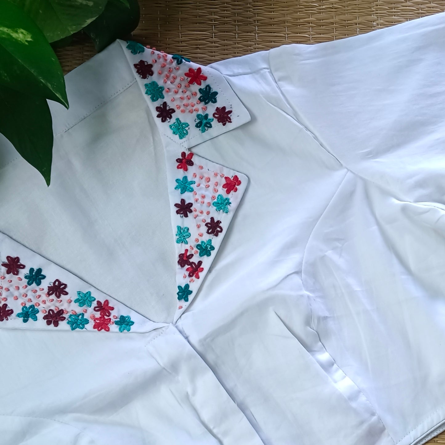 White collar neck hand embroidery blouse