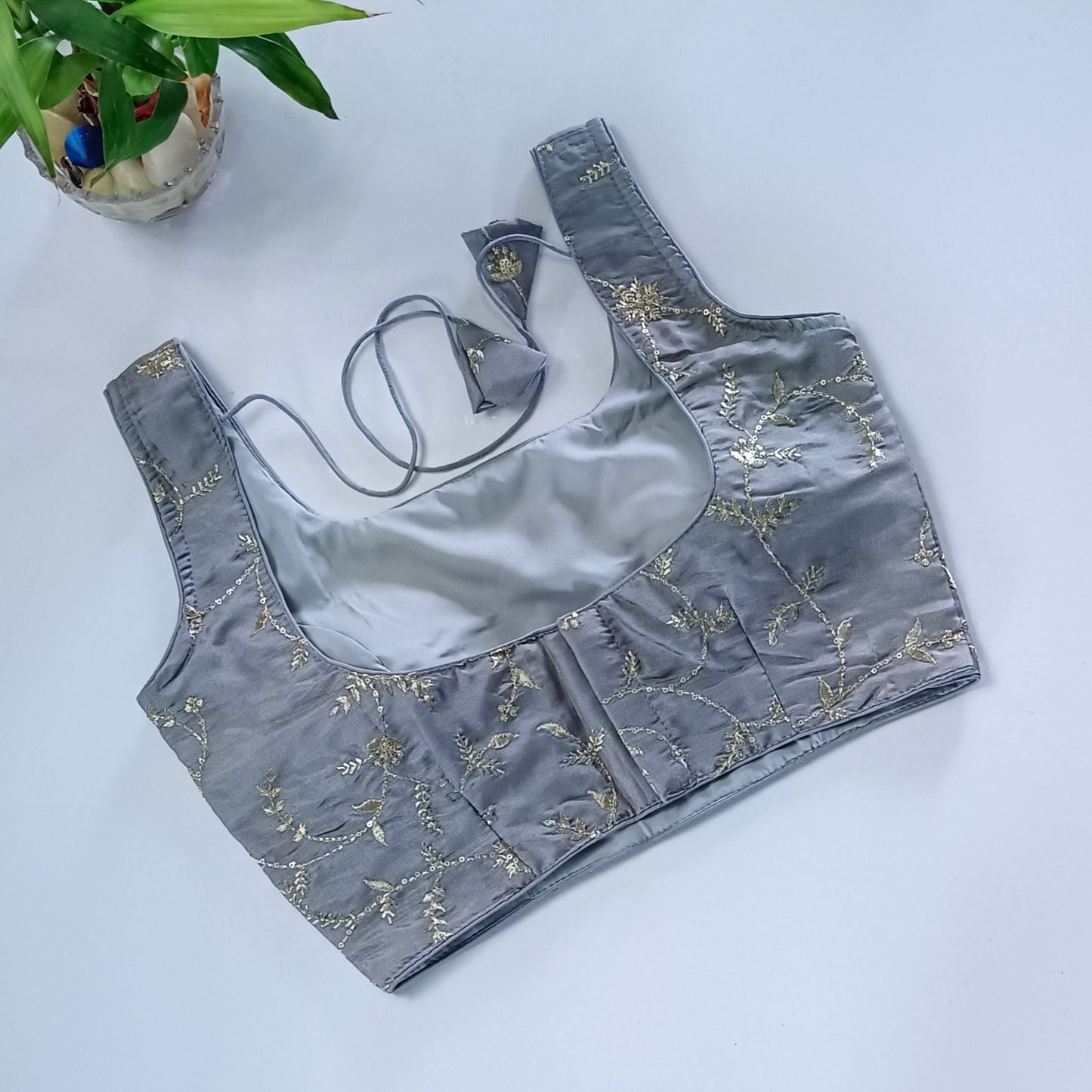 Grey tissue blouse with attachable sleeves