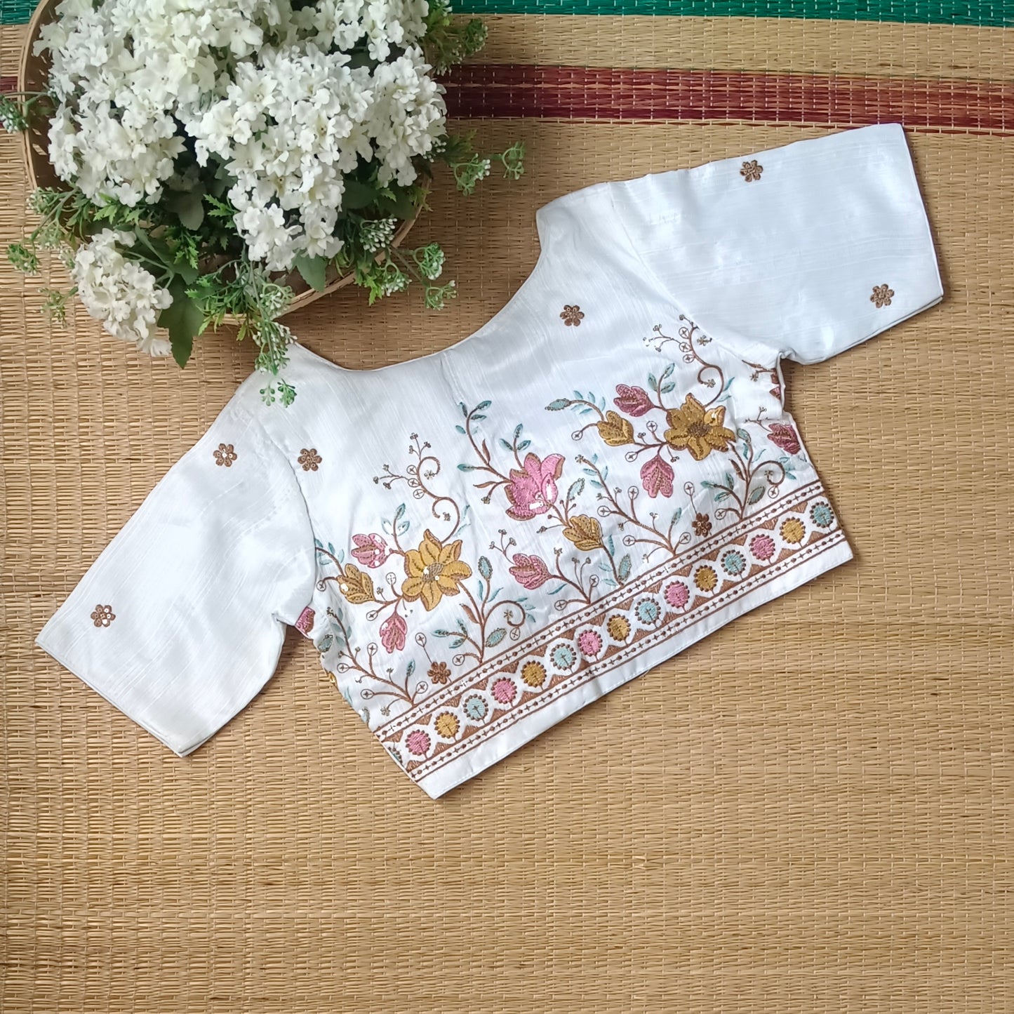 White multicolor embroidery blouse (assorted)