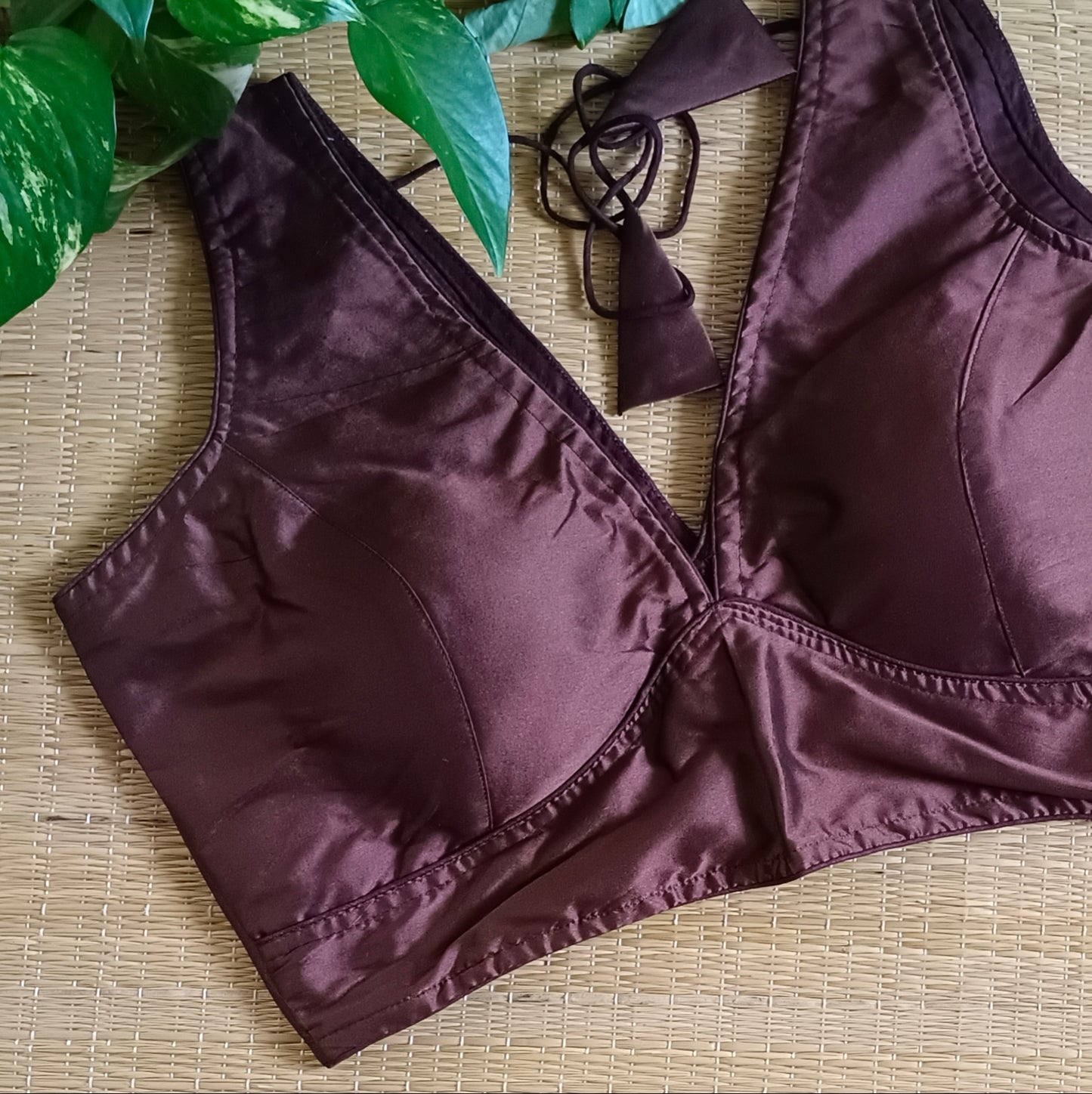 Brown plain V-neck sleeveless blouse