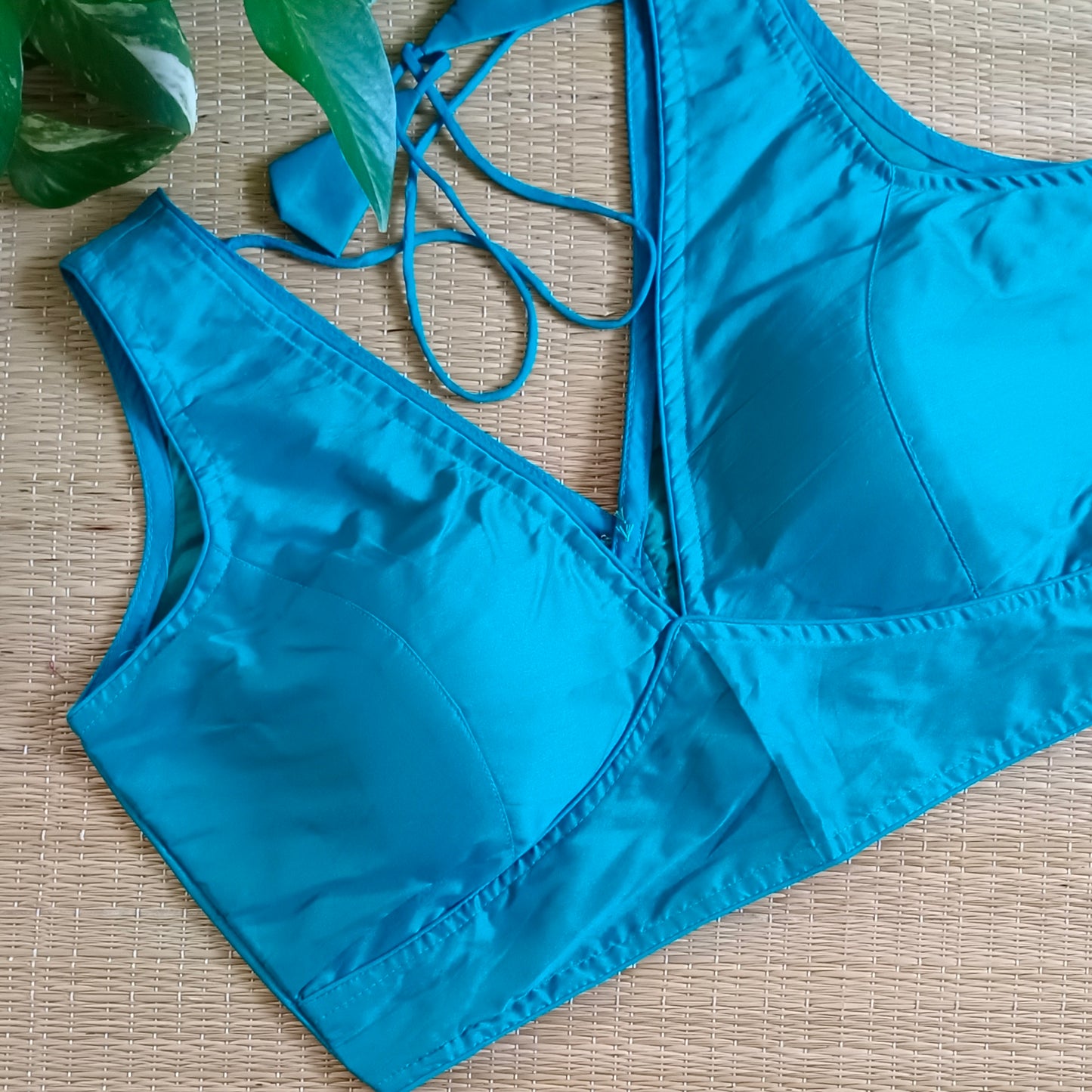 Blue plain V-neck sleeveless blouse