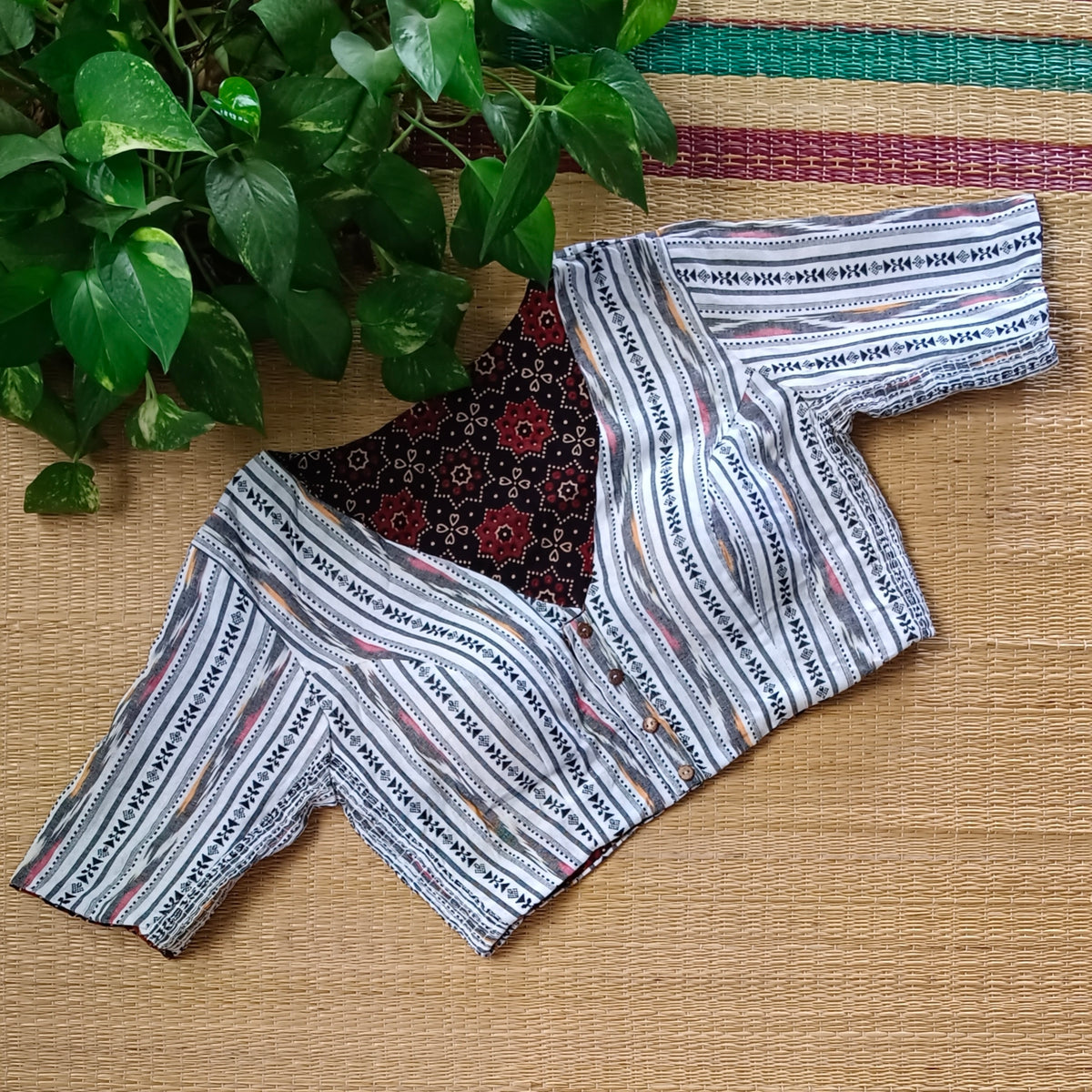 Ajrak & Ikkat Reversible flexi fit blouse 4