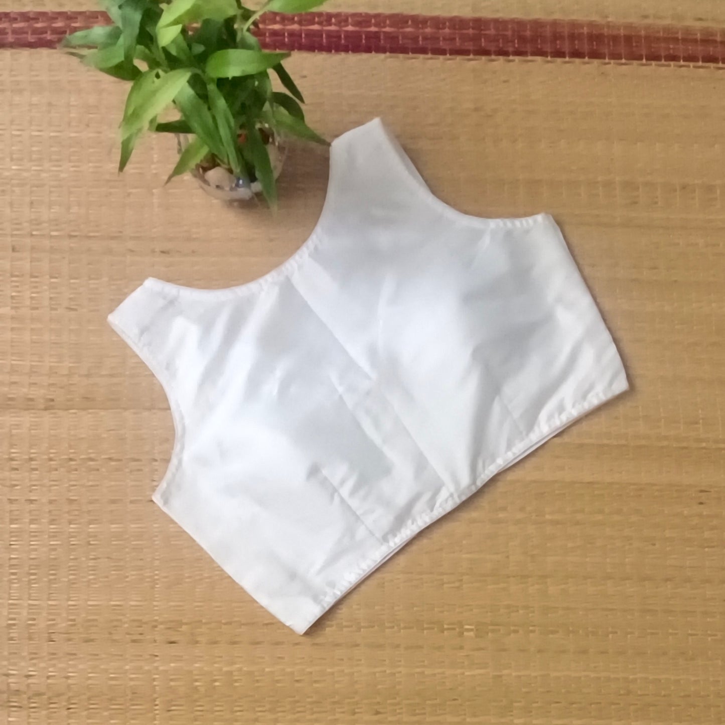 Off White plain front V-neck sleeveless blouse