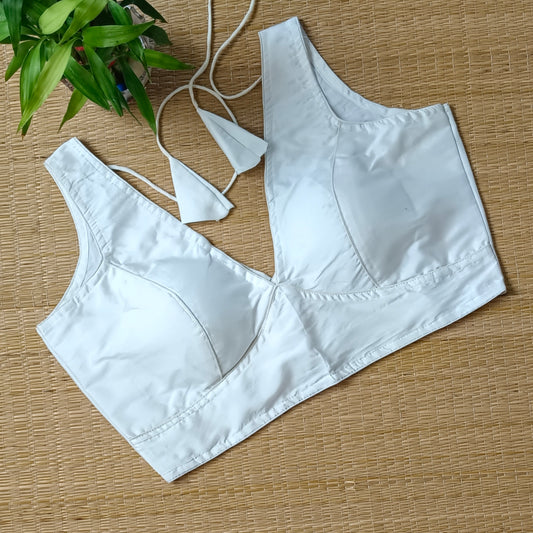 White plain V-neck sleeveless blouse