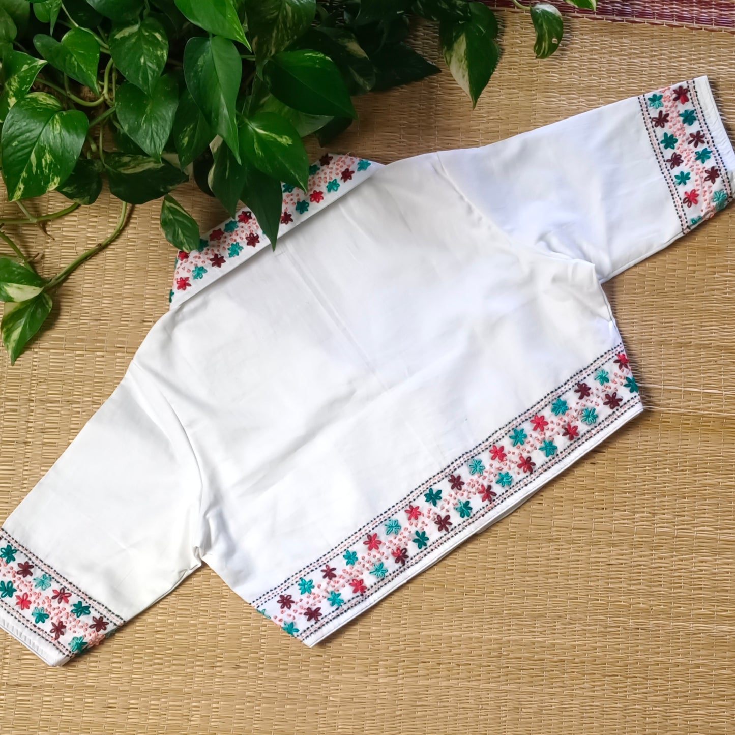 White collar neck hand embroidery blouse