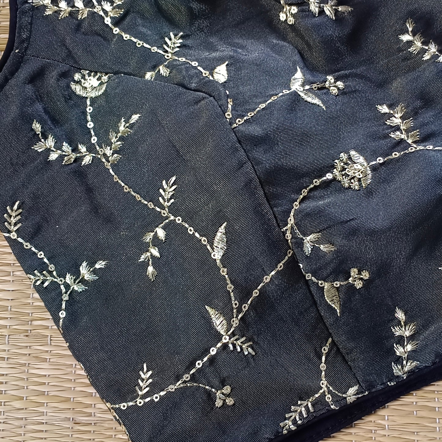 Black dual shade tissue blouse with attachable sleeves