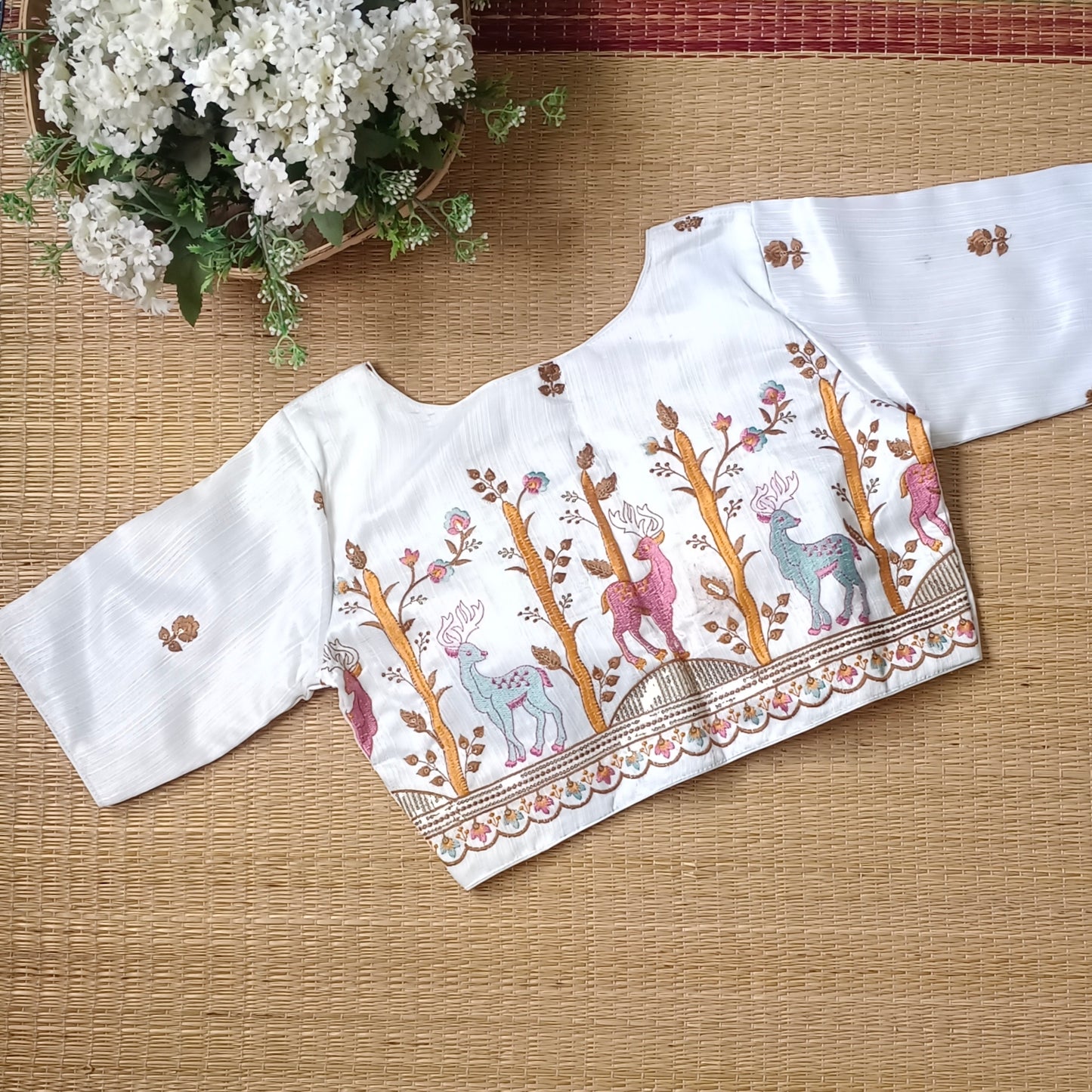 White multicolor embroidery blouse (assorted)