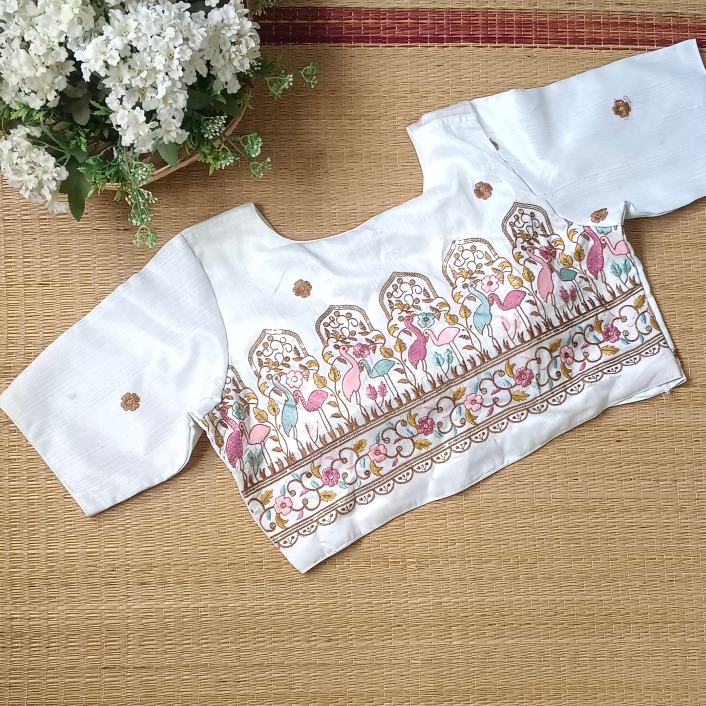 White multicolor embroidery blouse (assorted)