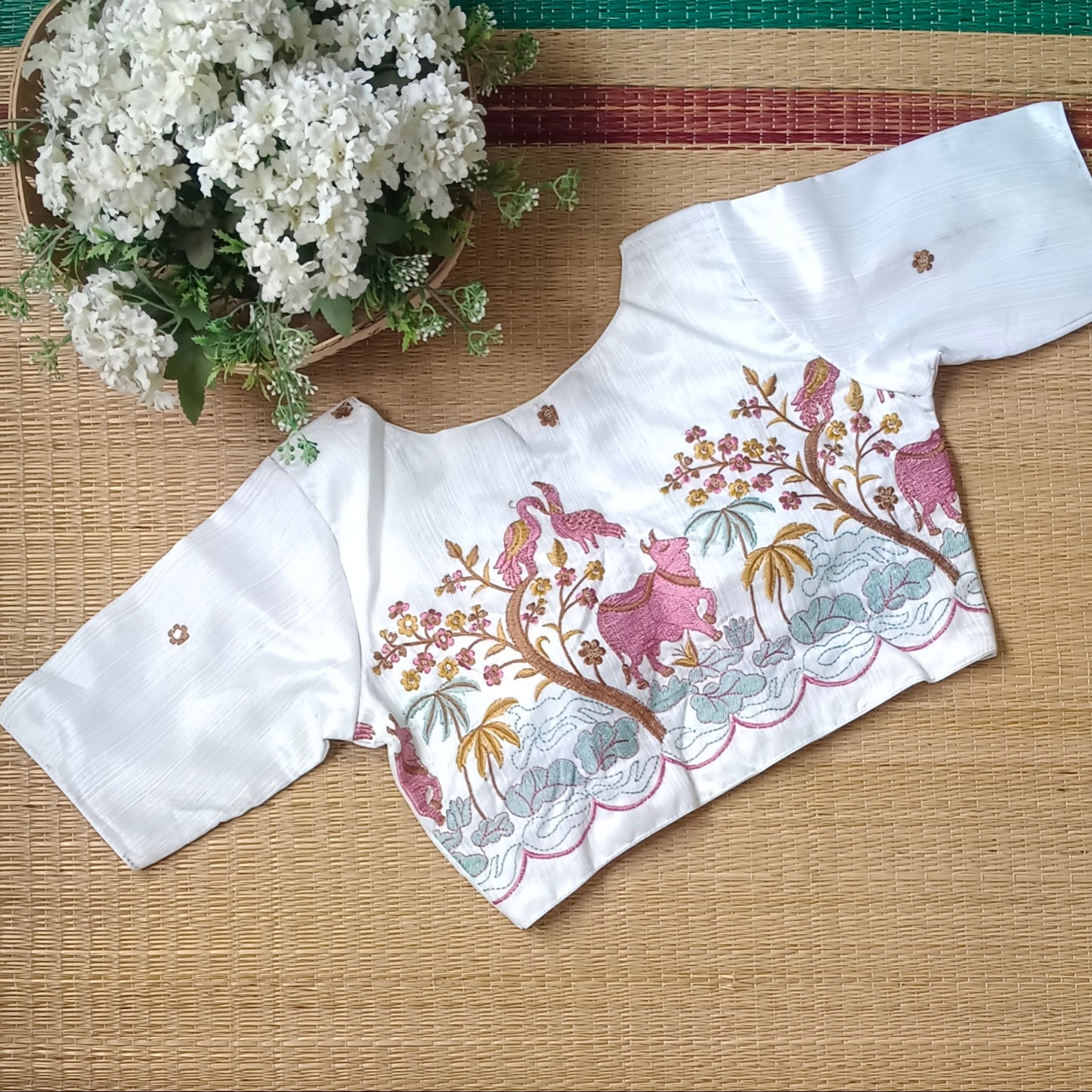 White multicolor embroidery blouse (assorted)