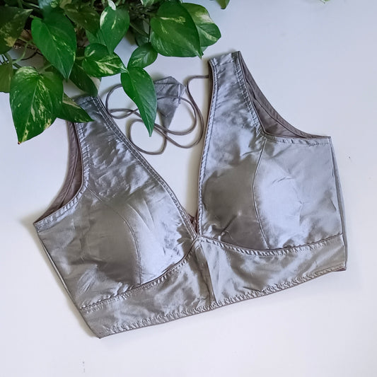 Grey plain V-neck sleeveless blouse