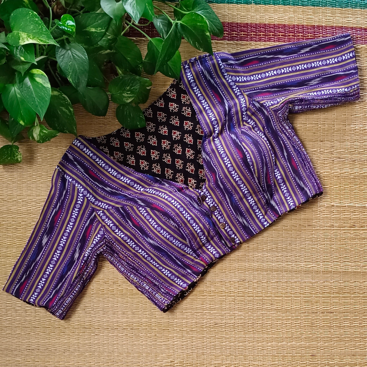 Ajrak & Ikkat Reversible flexi fit blouse 2