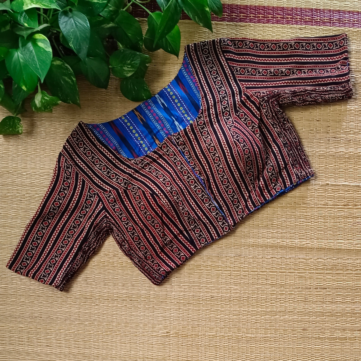 Ajrak & Ikkat Reversible flexi fit blouse 3