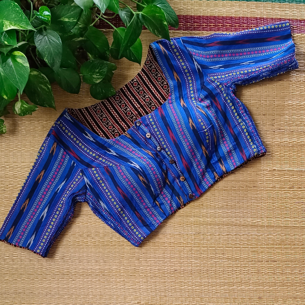 Ajrak & Ikkat Reversible flexi fit blouse 3