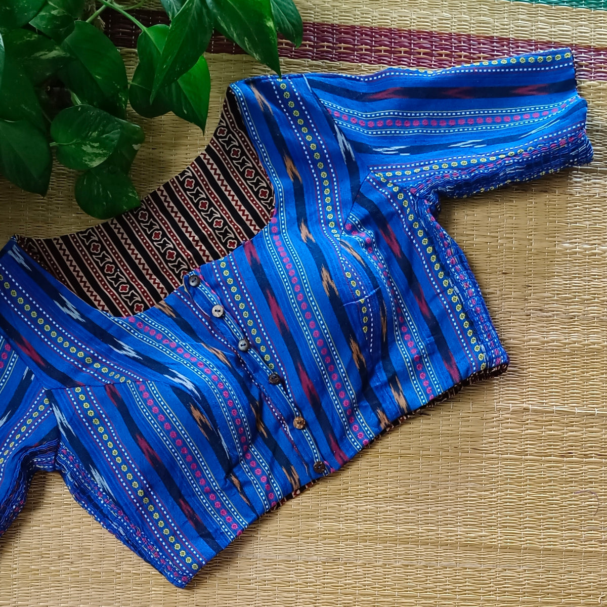 Ajrak & Ikkat Reversible flexi fit blouse 3