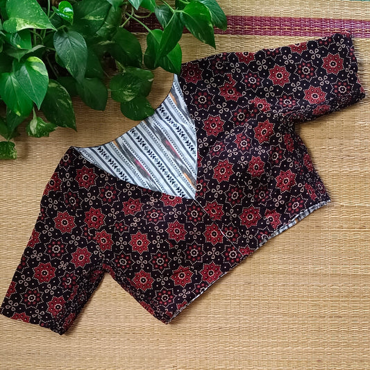 Ajrak & Ikkat Reversible flexi fit blouse 4