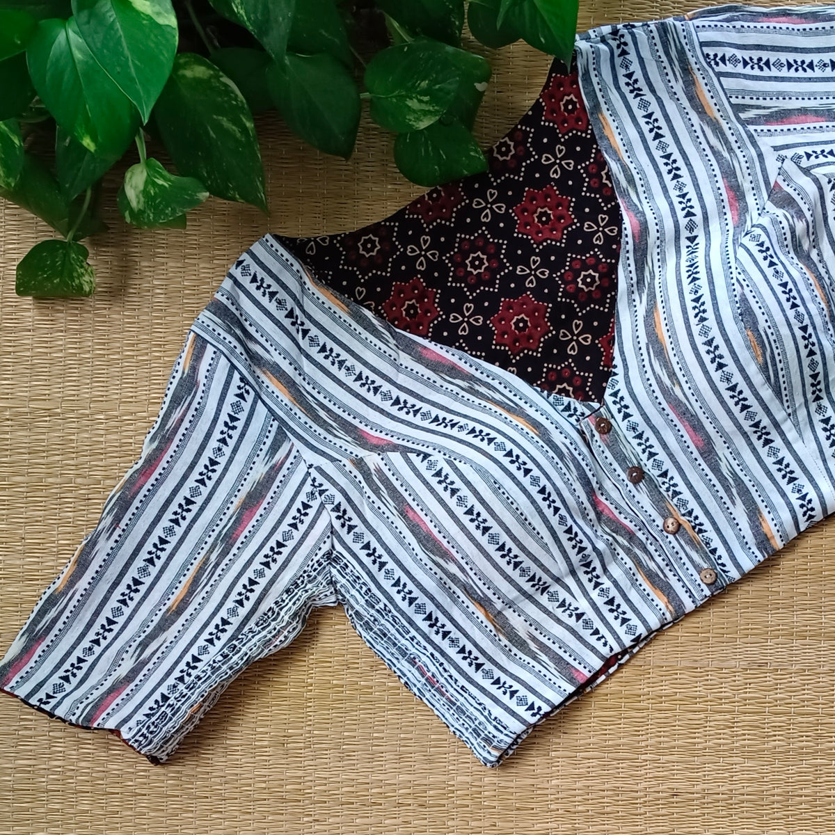 Ajrak & Ikkat Reversible flexi fit blouse 4